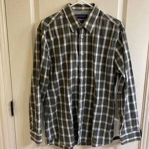 3 men’s dress shirts - like new - size large.